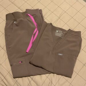 Tan Figs Scrub Set small